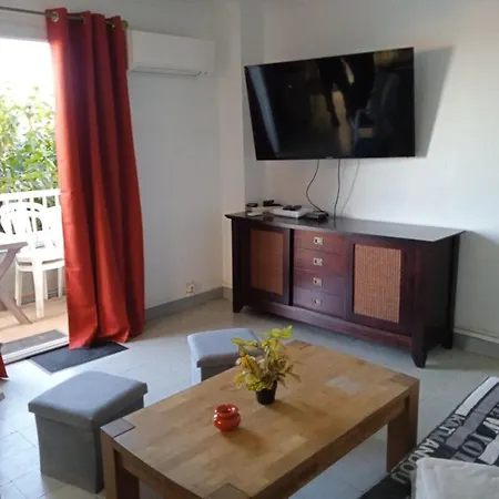 アパート Cosy, Direct Plage, Parking Gratuit Et Vue Mer ! カネ